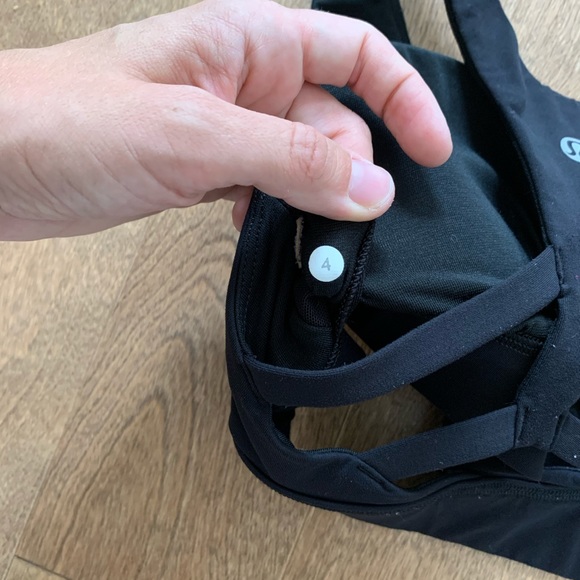 *SOLD* LULULEMON Circuit breaker bra black size 4 - Picture 10 of 14